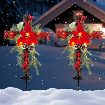 Christmas Cross Stake, napelemes tündérfényekkel, fémkereszttel, természetes rattannal, piros mikulásvirággal és bogyókkal 2