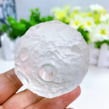 6.5cm Természetes üveg Hold Kristálygömb faragás Gyógyító golyók Meteorit modell díszek Gyermek tudományos ajándék 1db