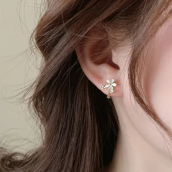 Fashion 925 Sterling ezüst cirkon virágcsapos fülbevaló Pierce nőknek Lány könnyű luxus édes finom ékszer kiegészítők