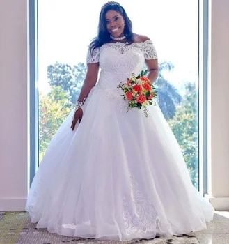 Egyedi készítésű rövid ujjú vállról A vonalas gyöngyös csipke plusz méretű afrikai menyasszonyi esküvői ruhák