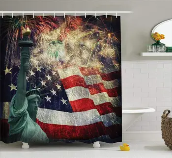Amerikai zászló dekoráció zuhanyfüggöny kompozit fotó államok bálványairól tűzijátékkal a háttérben Július 4.