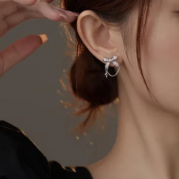 Dél-Korea Kiváló minőségű fényes Exquisite Star Chain bojt cirkon masni fülbevaló nőknek Luxus charmok Áttört fül ékszerek