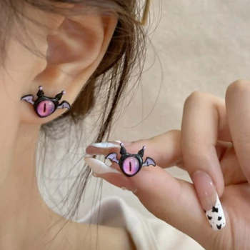 2023 Black Denevérszem fülbevaló női fülbevaló Rajzfilm fülbevaló Piercing fülbevaló személyiség ékszerek Egyedi vicces gyűrűs lányok ajándékai